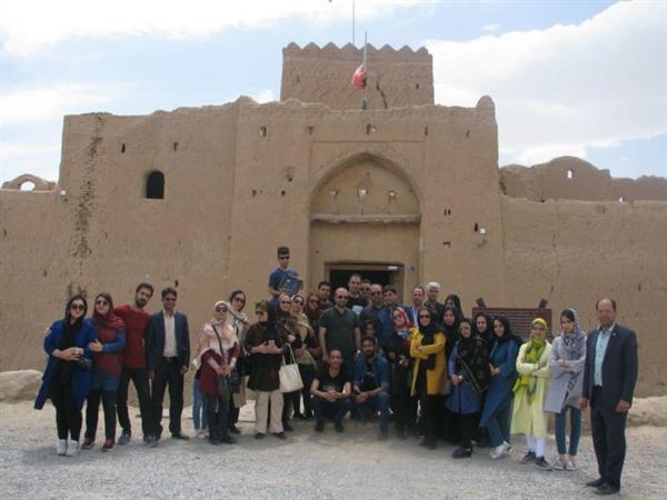 بزرگداشت روز بناها و محوطه های تاریخی در شهرستان مهریز بزرگداشت روز بناها و محوطه های تاریخی در شهرستان مهریز