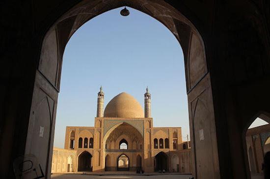آیین و رسوم کاشانی ها در ماه رمضان؛ از مراسم هوم بابایی تا آیین و رسوم کاشانی ها در ماه رمضان؛ از مراسم هوم بابایی تا هدایای عروسان