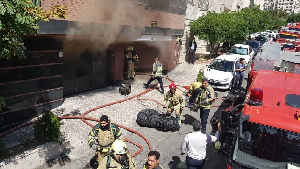 خبرنگاران 16 نفر در حادثه آتش سوزی سعادت آباد نجات یافتند