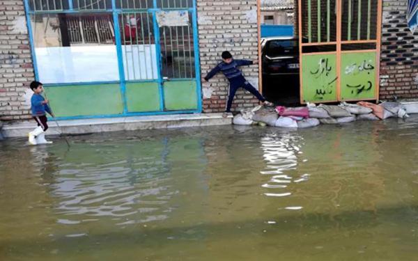 11 دانش آموزان مینابی گرفتار در سیلاب نجات یافتند